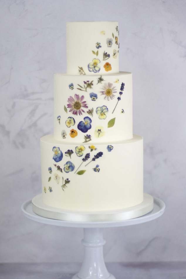 Wedding cake with pressed flower design Stock Photo - Alamy