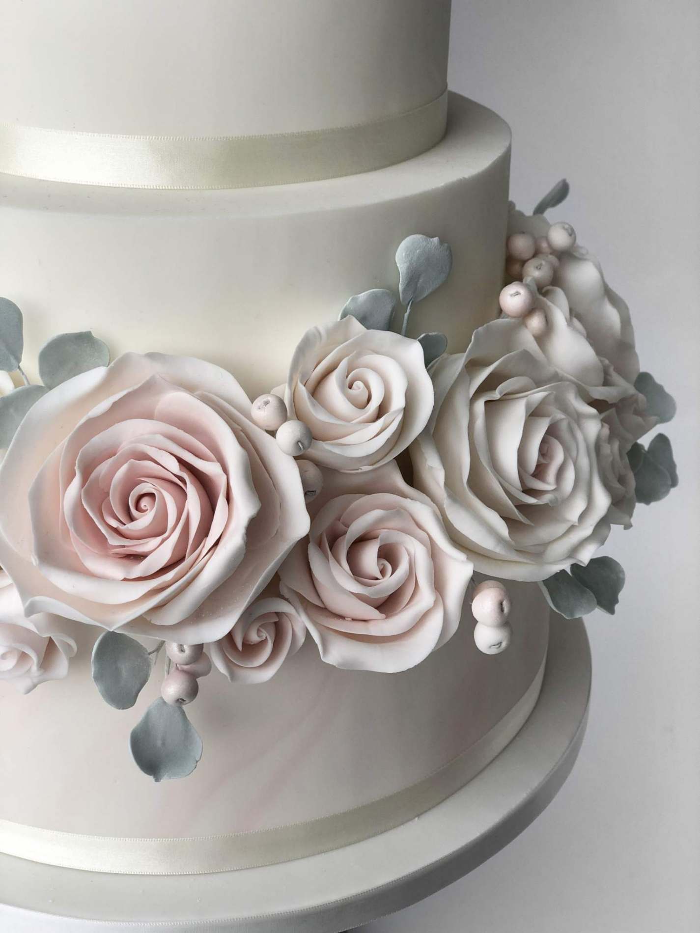 Blush Rose Ring Wedding Cake | Wedding Cake